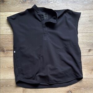 Women’s Figs XS black Madela scrub top